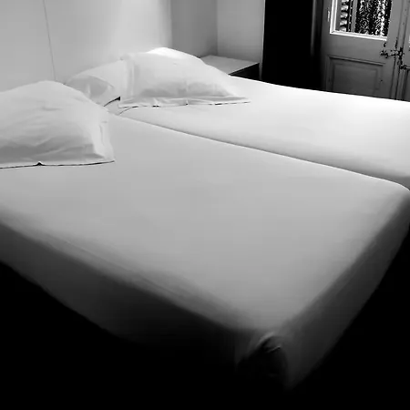 Hostal Raval Botella Private