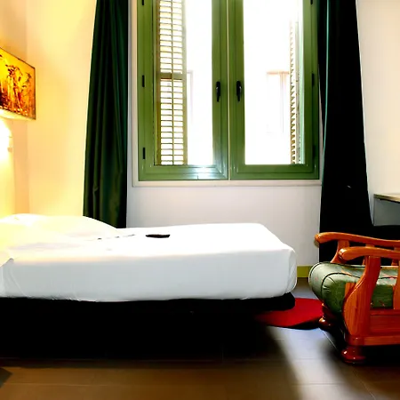 Hostel Raval Botella Private *
