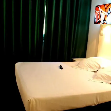 Raval Botella Private Hostel Barcelona