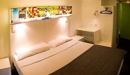 Raval Botella Private Albergue