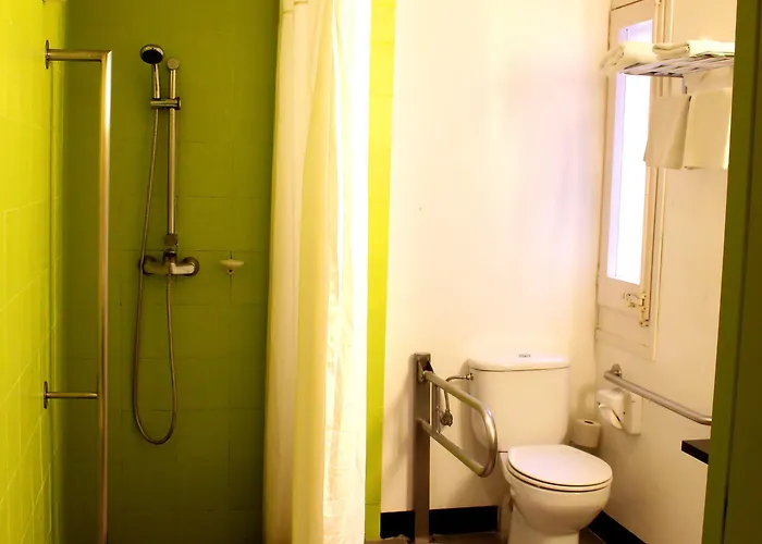 Raval Botella Private Hostel